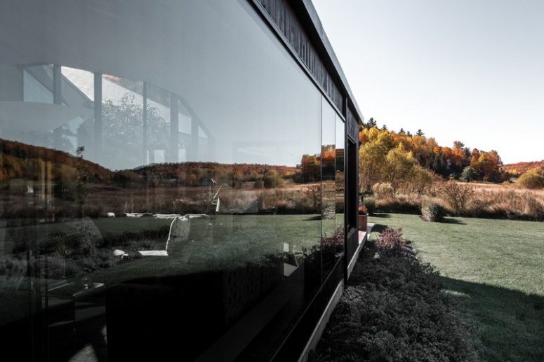 Many walls of the house are glazed, they feature amazing views and lots of natural light coming inside
