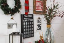02 a bright gallery wall with an advent calendar, signs, metal letters and a wreath to count down to Christmas