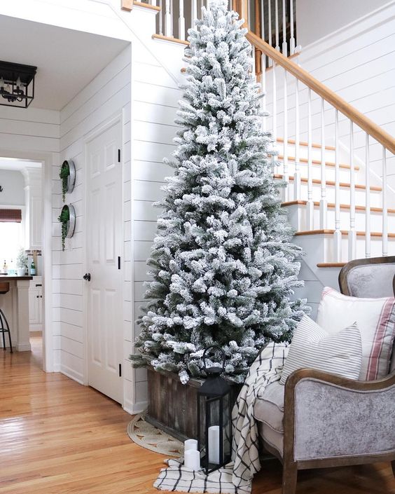 25 All-White Christmas Home Decor Ideas - DigsDigs