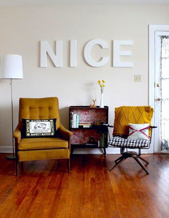 color can be a nice denominator, which is veyr easy to apply while decorating, here it's mustard
