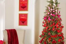 04 a beautiful and bright ombre Christmas tree from light pink to hot pink and red and burgundy plus lights