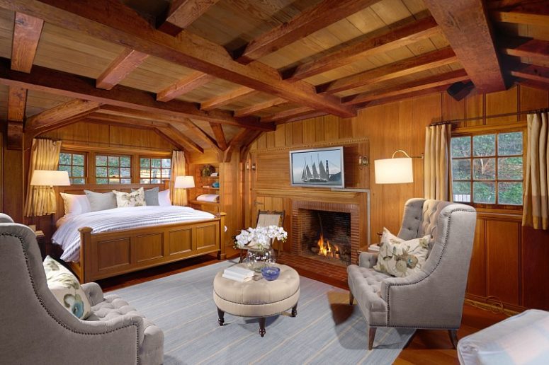 The bedrooms looks like out of a movie, with much teak wood and grey and light blue linens and upholstery The bedrooms looks like out of a movie, with much teak wood and grey and light blue linens and upholstery
