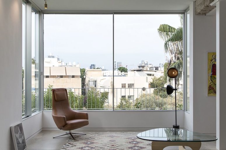 This nook is ideal to enjoy nature and city views here, the windows can be opened to breathe fresh air This nook is ideal to enjoy nature and city views here, the windows can be opened to breathe fresh air