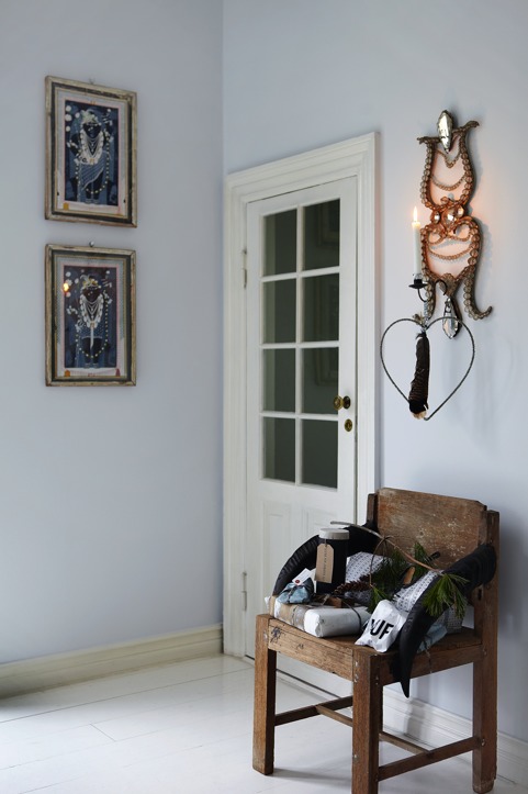 christmas decor is great here and there Stacks of gifts can be seen in various rooms, they create a dreamy mood and a Christmassy feel