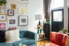 06 fabric chosen for the upholstery of these items is the same, and this velvet ties up the mismatched furniture