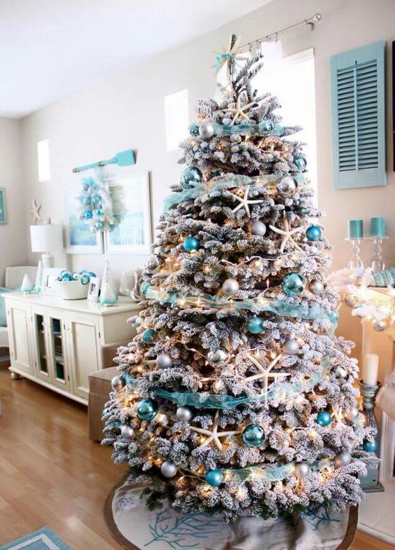 25 Charming Beach Christmas Home Decor Ideas - DigsDigs