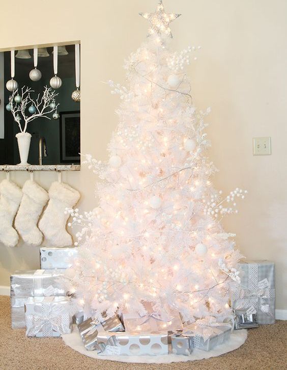 25 All-White Christmas Home Decor Ideas - DigsDigs