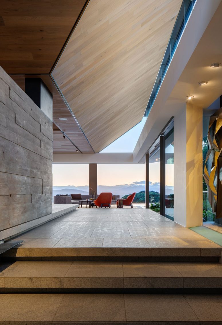 In order to allow the focus to remain of the views and the connection between the house and its surroundings, the color palette is kept simple In order to allow the focus to remain of the views and the connection between the house and its surroundings, the color palette is kept simple