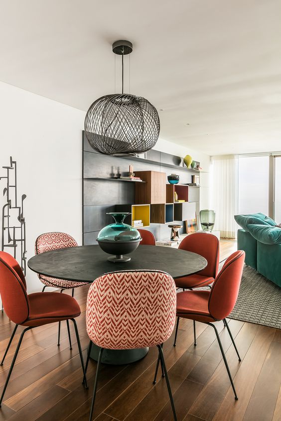 coral chairs with printed backs make the dining space interesting, it's a simple way to rock a trendy shade coral chairs with printed backs make the dining space interesting, it's a simple way to rock a trendy shade
