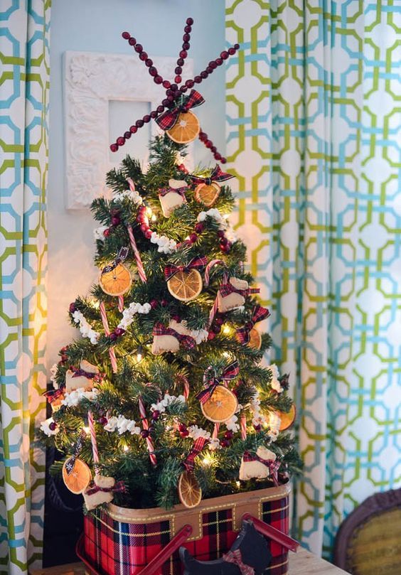 decorate your kitchen Christmas tree with edibles - cranberries, citrus, popcorn and cookies