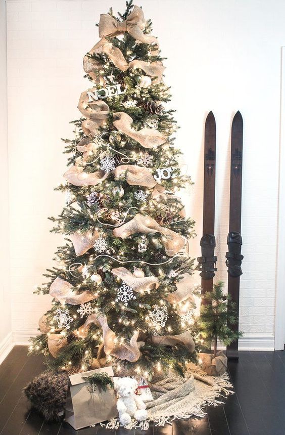 25 Ways To Decorate Your Christmas Tree With Ribbons - DigsDigs