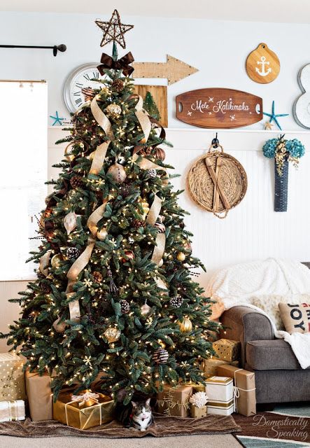 a glam Christmas tree with gilded ornaments, snowy pinecones and gilded rublap ribbons for a glam feel