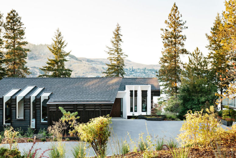 This contemporary home was renovated giving a nod to its mid century modern roots while making it contemporary and fresh looking