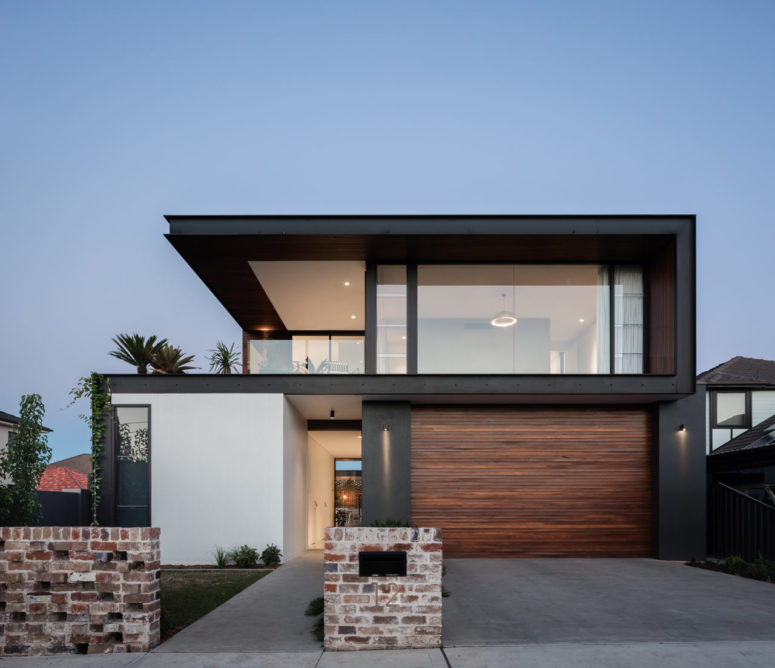 House Wrapped Around The Swimming Pool In Sydney