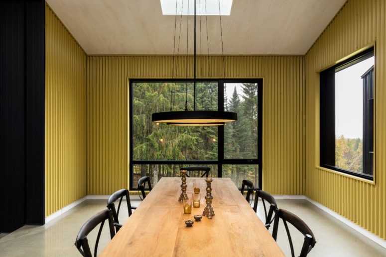 Here you may see sunny yellow corrugated meal that covers the walls and contrasting black surfaces