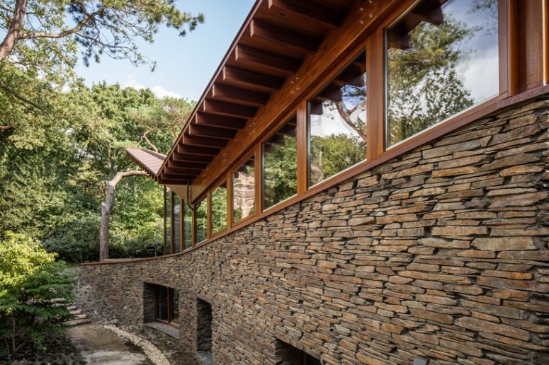 High insulation achieved by using triple glazing, highly insulated walls and a water absorbing green roof are incorporated into the house structure