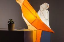 08 A couple of geometric parrots will fill your space with light and look catchy