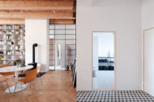 08 The apartment features cohesiveness and a stylish look, all the spaces are interconnected