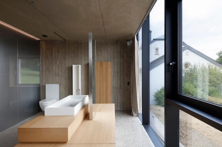 The bathroom is a spacious one, with a glazed wall, which is opaque from the outside