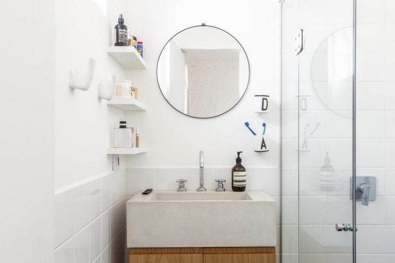 The bathroom is also neutral, with a white concrete sink, it's very compact and comfy