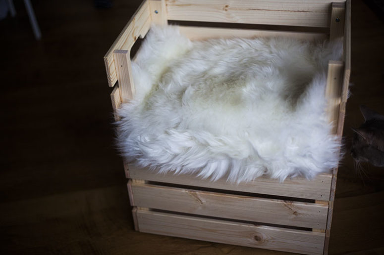 a simple and stylish cat bed made of a couple of Knagglig boxes and some faux fur