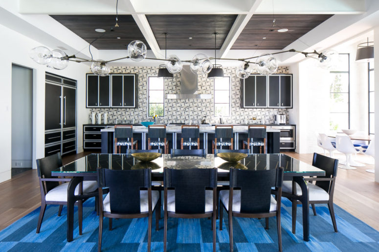 Beach Home That Merges Modern And Traditional