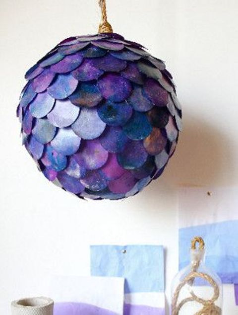 a colorful fishcale pendant lamp made of an IKEA Regolit lampshade looks just breathtaking