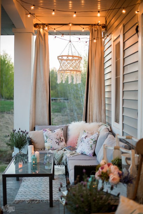 25 Easy Ideas To Decorate A Summer Deck - DigsDigs