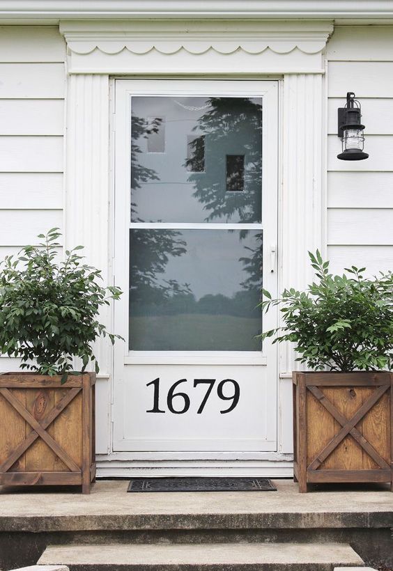 25 Chic And Bold Front Door Planter Ideas