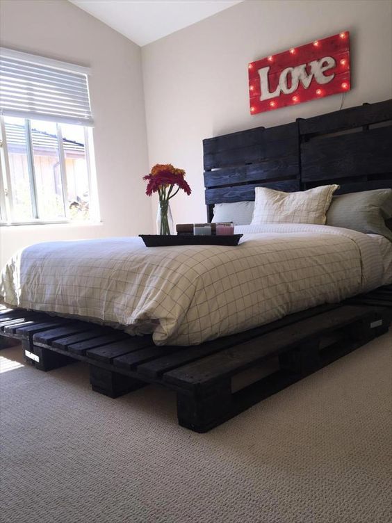 Black cheap pallet bed