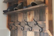 16 a stained wood pallet rack with space for caps and hats, with hooks is a great idea for an entryway