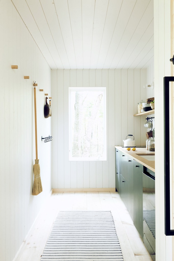 Such materials and a color scheme were used to make indoors feel like outdoors and connect the spaces with the forest around Such materials and a color scheme were used to make indoors feel like outdoors and connect the spaces with the forest around