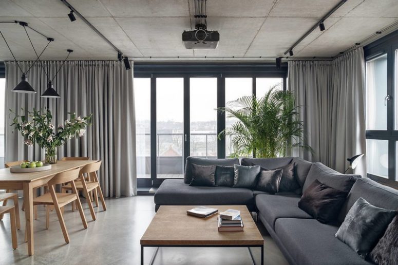 There are glazed walls and an entrance to the balcony, and the living room slowly flows into the dining space There are glazed walls and an entrance to the balcony, and the living room slowly flows into the dining space