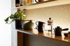 08 The kitchen shows off a comfortable open shelving unit with all the necesary things