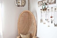 07 a very catchy egg-shaped peacock chair looks boho and very catchy cause of its unique shape