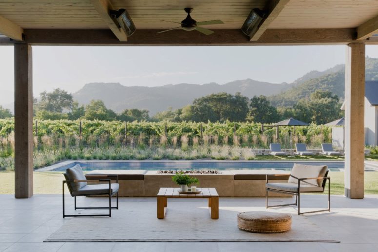 There's a swimming pool, a fireplace, some comfy furniture on the terrace and some loungers to enjoy sunshine There's a swimming pool, a fireplace, some comfy furniture on the terrace and some loungers to enjoy sunshine