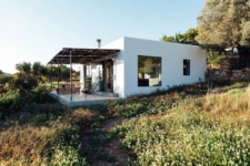 01 This cozy Ibiza house was an abandoned building and an architect turned it into a chic living space
