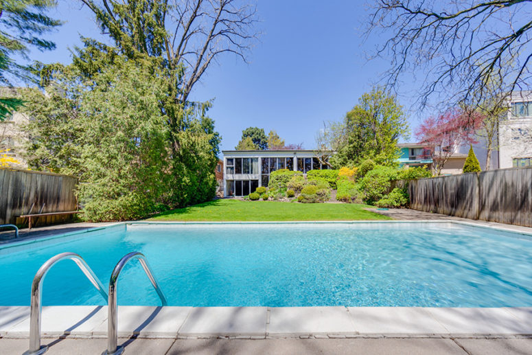 There's a lawn, a garden and a large pool, which makes this mid-century modern even cooler