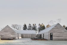 01 This home consists of severla barn-like parts, the exterior of which is inspried by traditional Danish barns