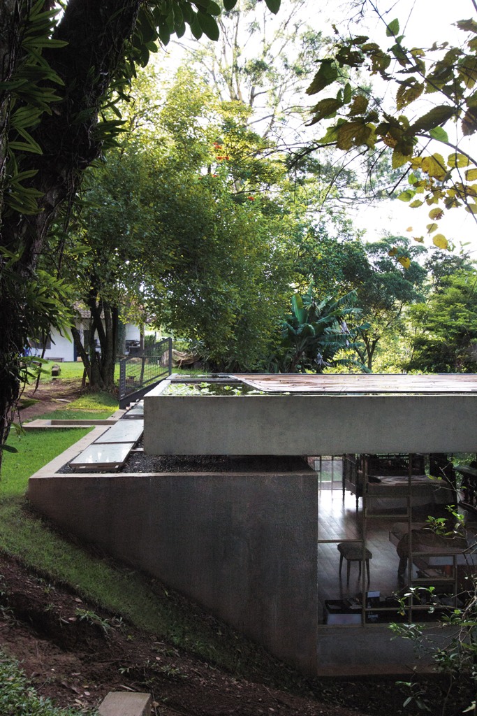 There's a huge deck on the roof and it incorporates a pond to make the space look more natural and beautiful There's a huge deck on the roof and it incorporates a pond to make the space look more natural and beautiful