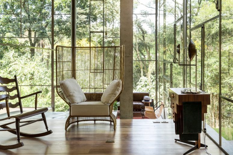 The furniture is a mix of contemporary, mid century modern and vintage items that are all about chic and comfort The furniture is a mix of contemporary, mid-century modern and vintage items that are all about chic and comfort