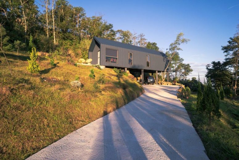 The architects wanted to offer the house privacy from the public road and managed to do that beautifully The architects wanted to offer the house privacy from the public road and managed to do that beautifully