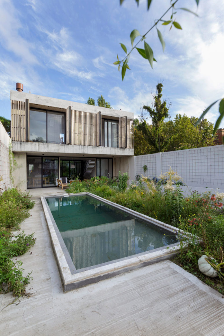 There's a vegetable garden here to enjoy fresh veggies and herbs anytime, and a pool clad in concrete There's a vegetable garden here to enjoy fresh veggies and herbs anytime, and a pool clad in concrete