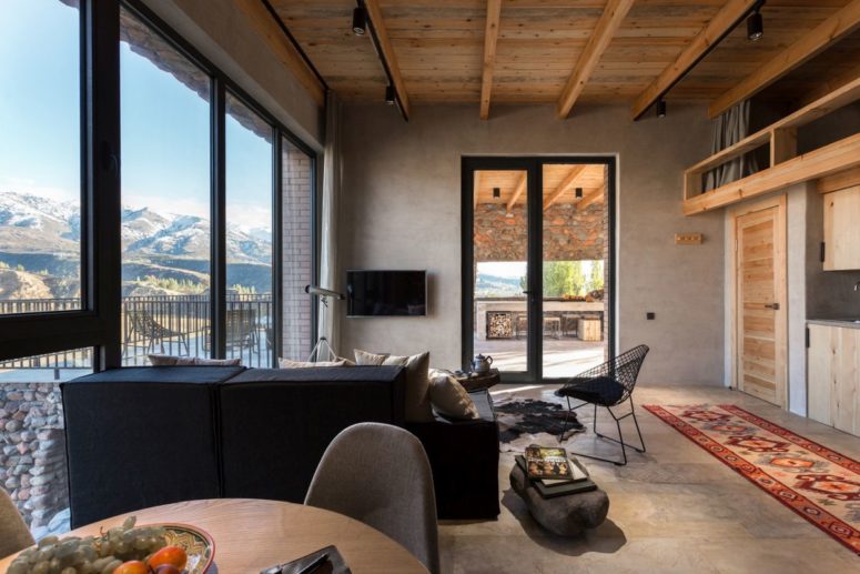 The storage is hidden and the sleeping space is located on the second level, it's vry private and comfortable The storage is hidden and the sleeping space is located on the second level, it's vry private and comfortable