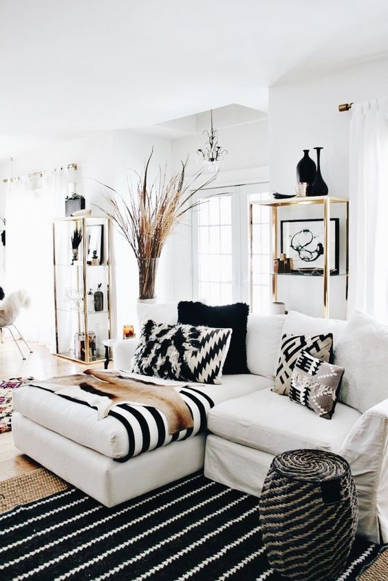 25 Black And White Living Rooms That Inspire - DigsDigs