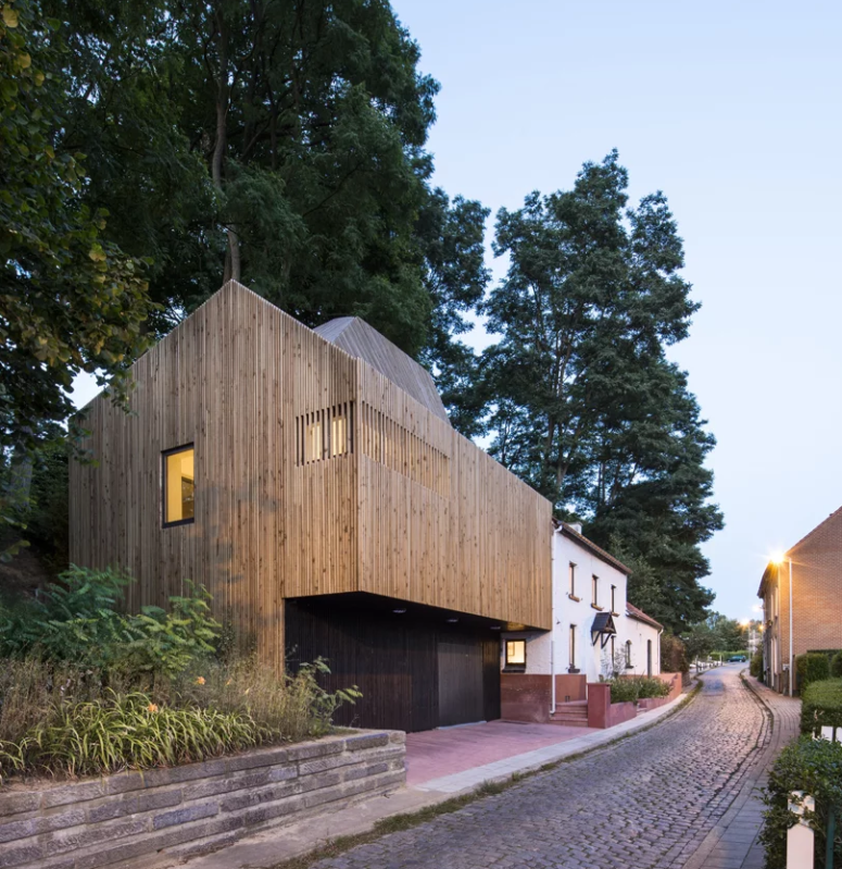 This modern extension was built for a 19th century home in Waterloo, Belgium, and features both galleries and a livign spaces