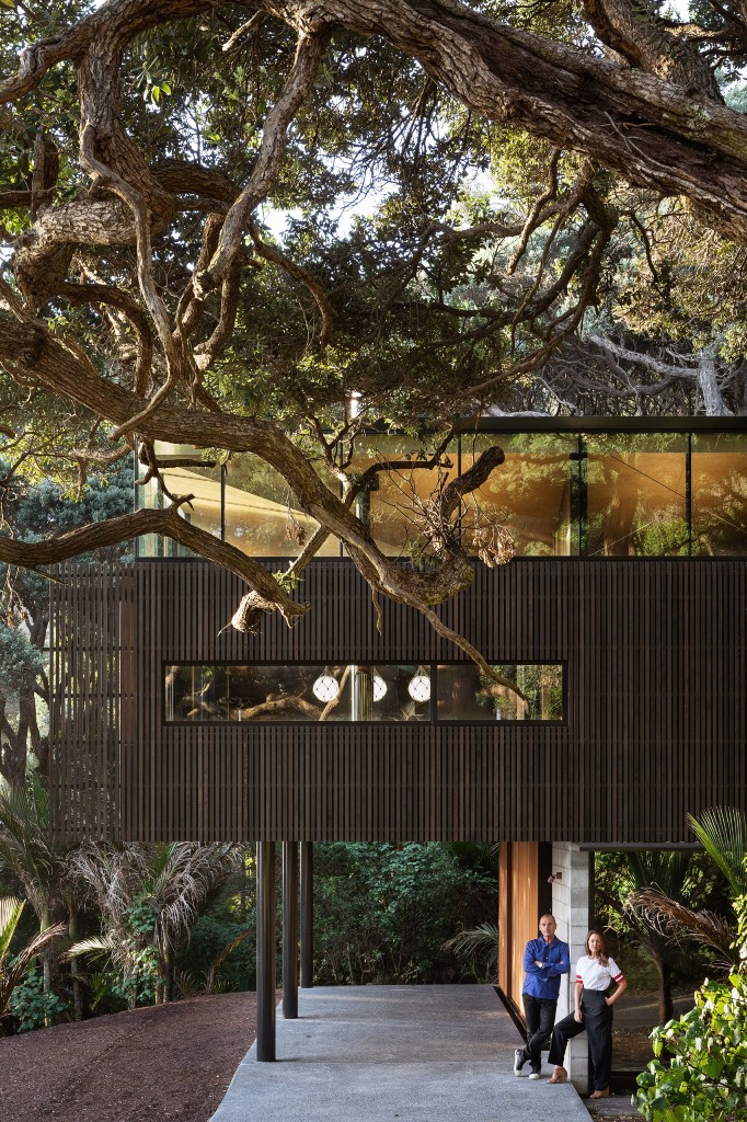 There's much glazing in decor for the views and natural light, yet the private zones are covered enough There's much glazing in decor for the views and natural light, yet the private zones are covered enough
