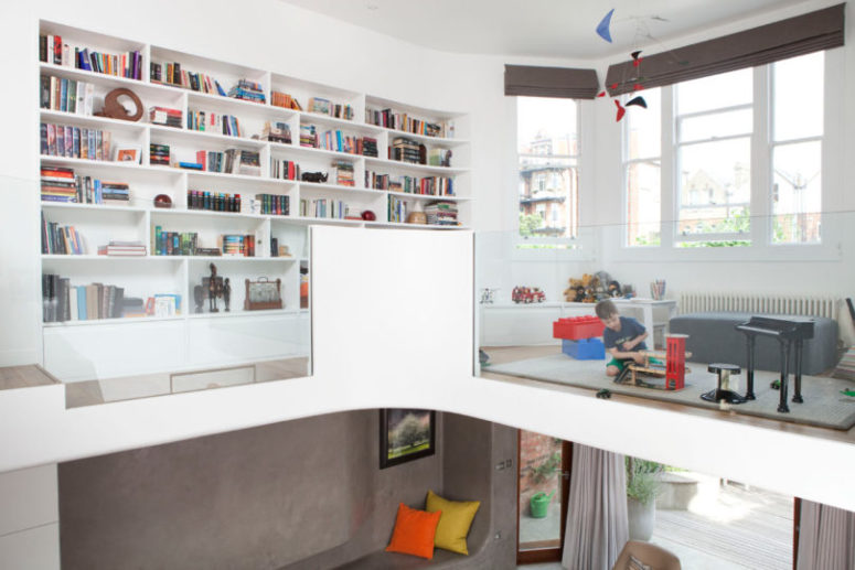 The upper floor features a play zone for the kid and a large built in bookcase, there's much light coming through the windows The upper floor features a play zone for the kid and a large built-in bookcase, there's much light coming through the windows