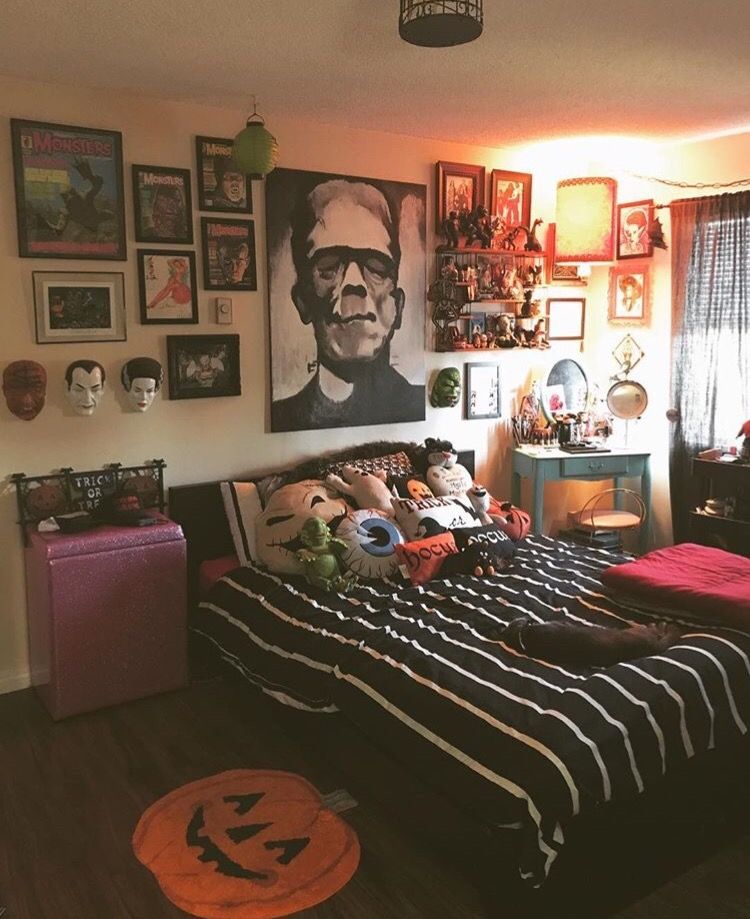 Halloween decorated room discount