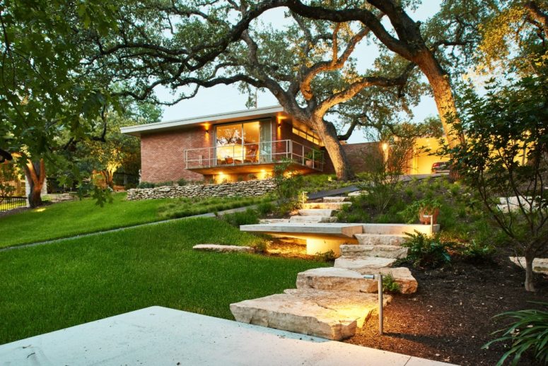 This gorgeous home is called Balcones Residence and was built in the middle of the 20th century and then renovated